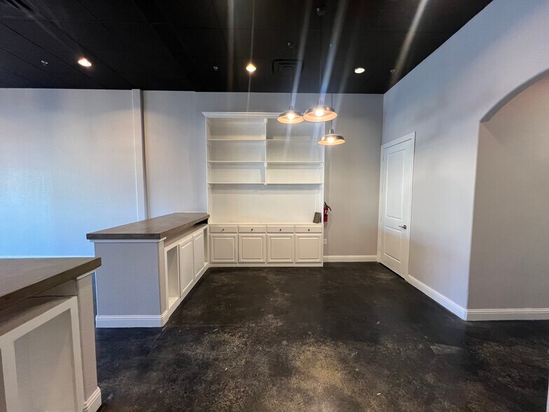 More Photos Of 33 Main St, Colleyville Apartments For Lease