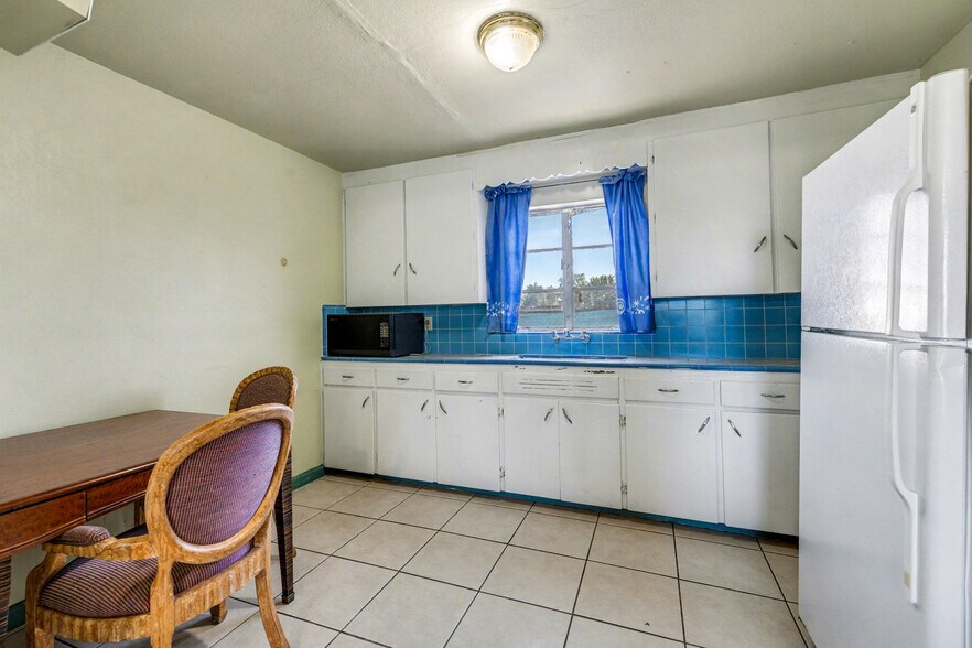 More Photos Of 537 S Country Club Dr, Mesa Hotel For Sale