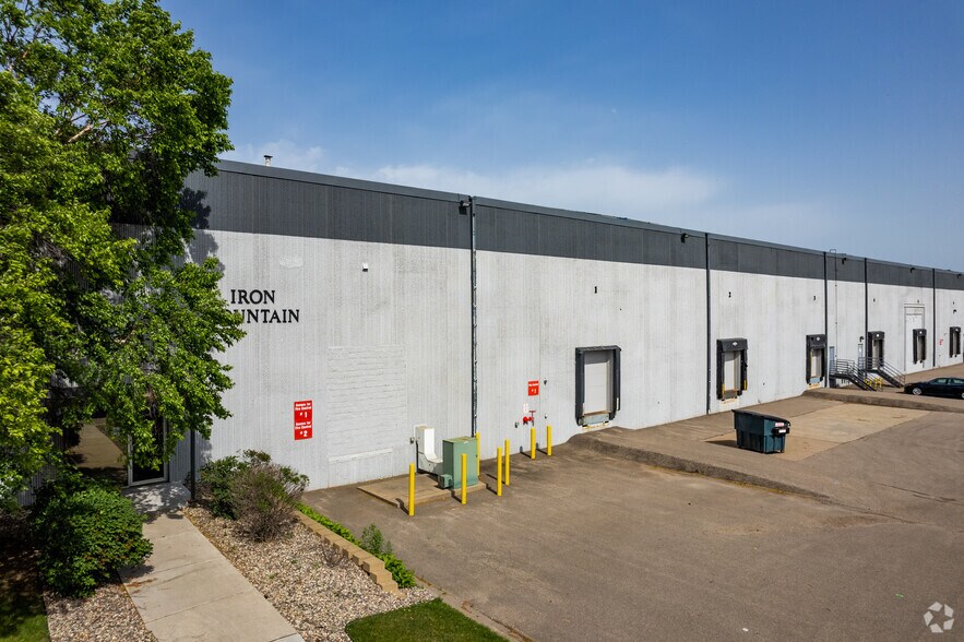Primary Photo Of 2075-2085 Ellis Ave, Saint Paul Distribution For Lease