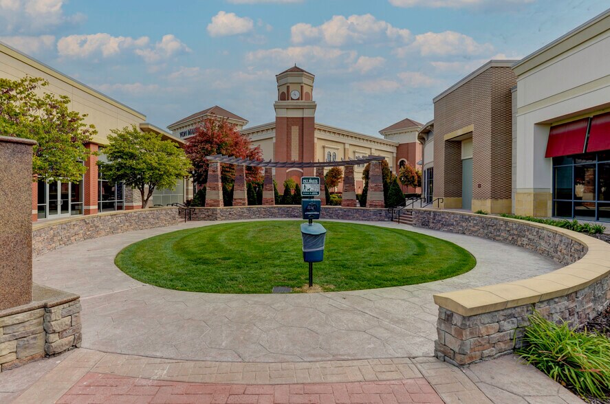 More Photos Of 135th St And Metcalf Ave, Overland Park Unknown For Lease