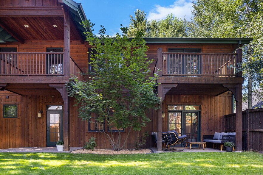More Photos Of 750 Buckaroo Trl, Sisters Office For Sale