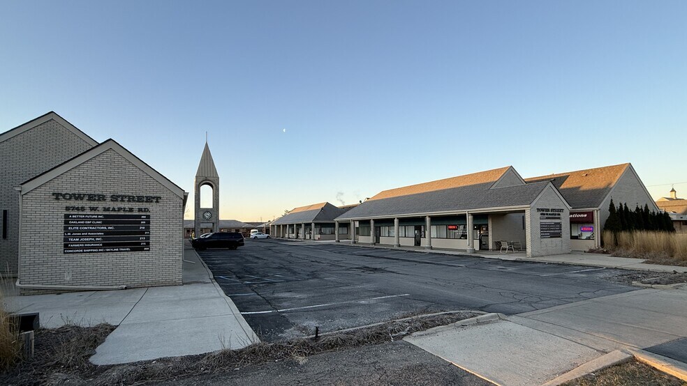 More Photos Of 5755 W Maple Rd, West Bloomfield Medical For Lease