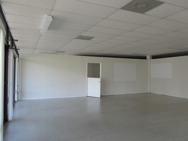 More Photos Of 1205-1211 W Austin St, Port Lavaca Office For Lease