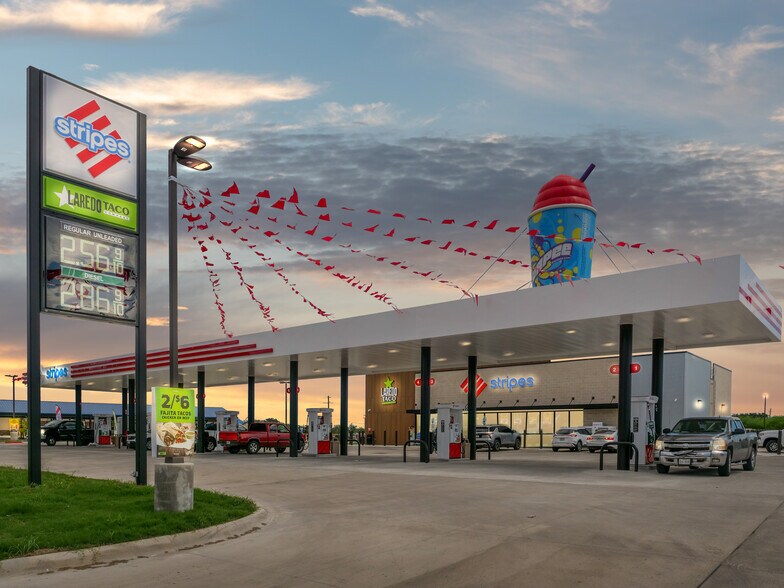 More Photos Of 1910 E Main St, Alice Convenience Store For Sale