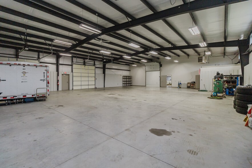 More Photos Of 2325 S Crest St, Wichita Warehouse For Sale