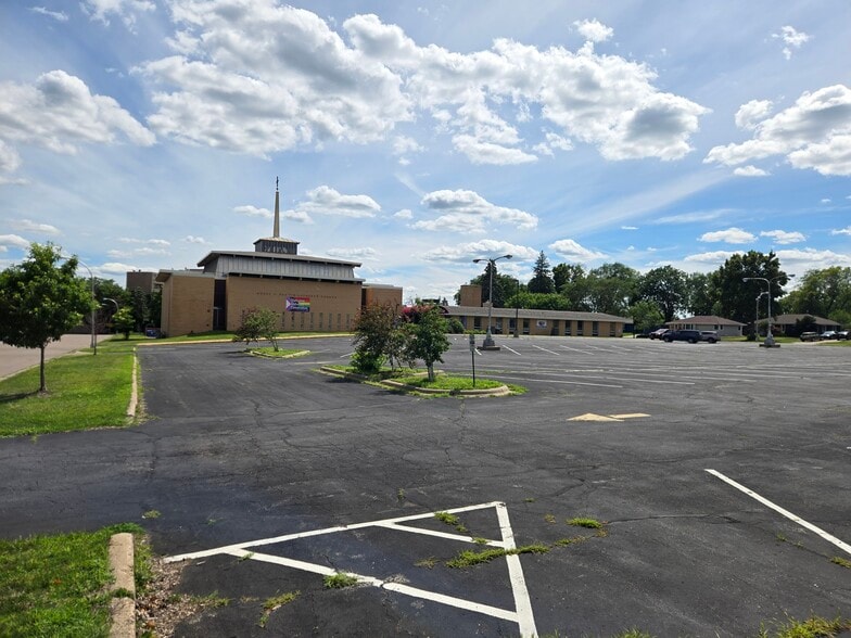 More Photos Of 7625 Chicago Ave, Minneapolis Religious Facility For Sale