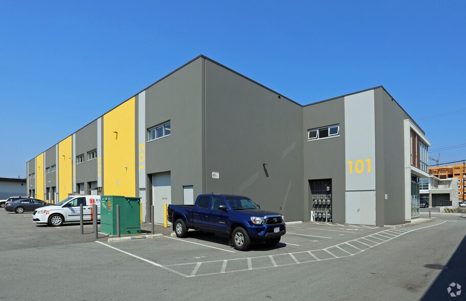 More Photos Of 1515 Barrow St, North Vancouver Distribution For Lease