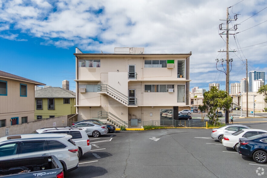 More Photos Of 1806 S King St, Honolulu Bank For Lease