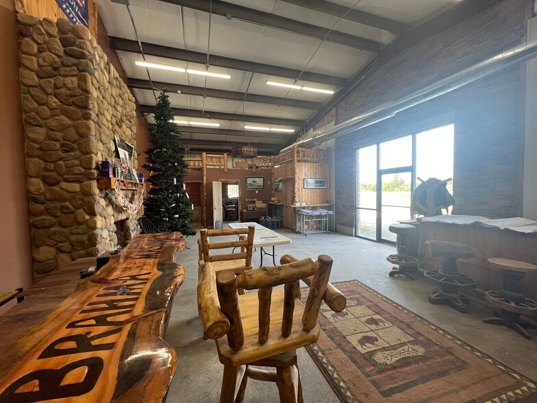 More Photos Of 1730 W Church St, Sandwich Auto Repair For Sale