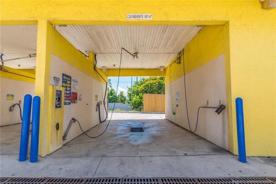 More Photos Of 1630 NE Jensen Beach Blvd, Jensen Beach Carwash For Sale