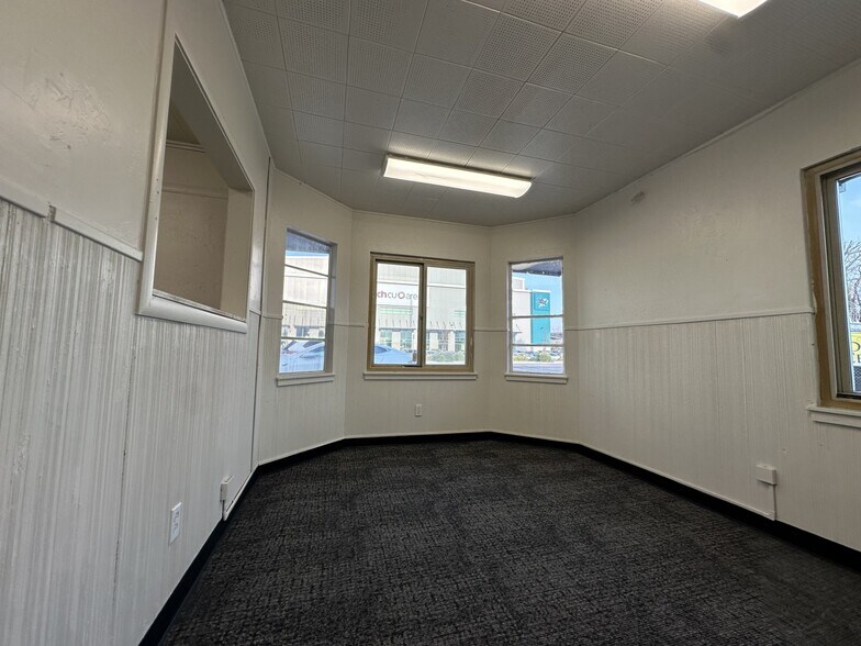 More Photos Of 1535 S 10th St, San Jose Warehouse For Lease