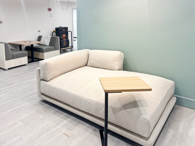 More Photos Of 2340 S River Rd, Des Plaines Coworking Space