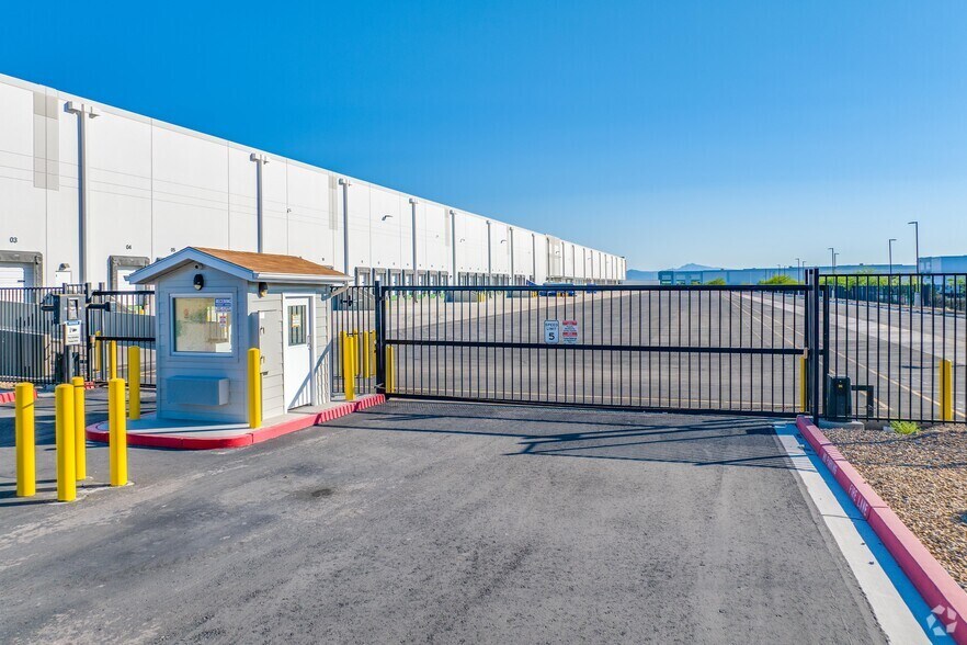More Photos Of 5835 E Ann Rd, Las Vegas Distribution For Lease