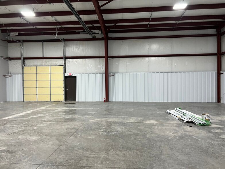 More Photos Of 1113 Alex Dr, Elizabethtown Flex For Lease