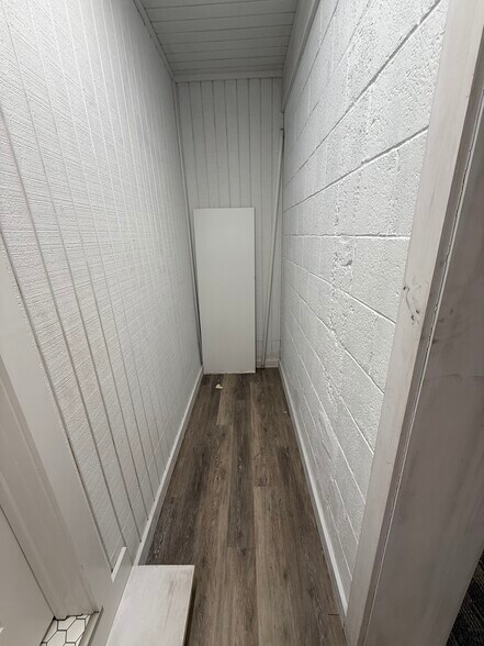 More Photos Of 10 W Franklin St, Bellbrook Storefront Retail Office For Lease