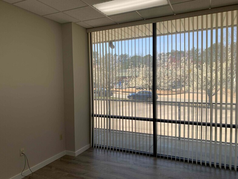More Photos Of 3046 Matlock Dr NW, Kennesaw Warehouse For Lease