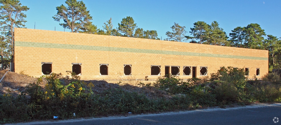 Primary Photo Of 885 Sylvan Ave, Bayport Warehouse For Lease