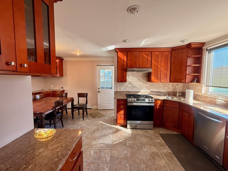 More Photos Of 10 3rd St, Rosedale Land For Lease