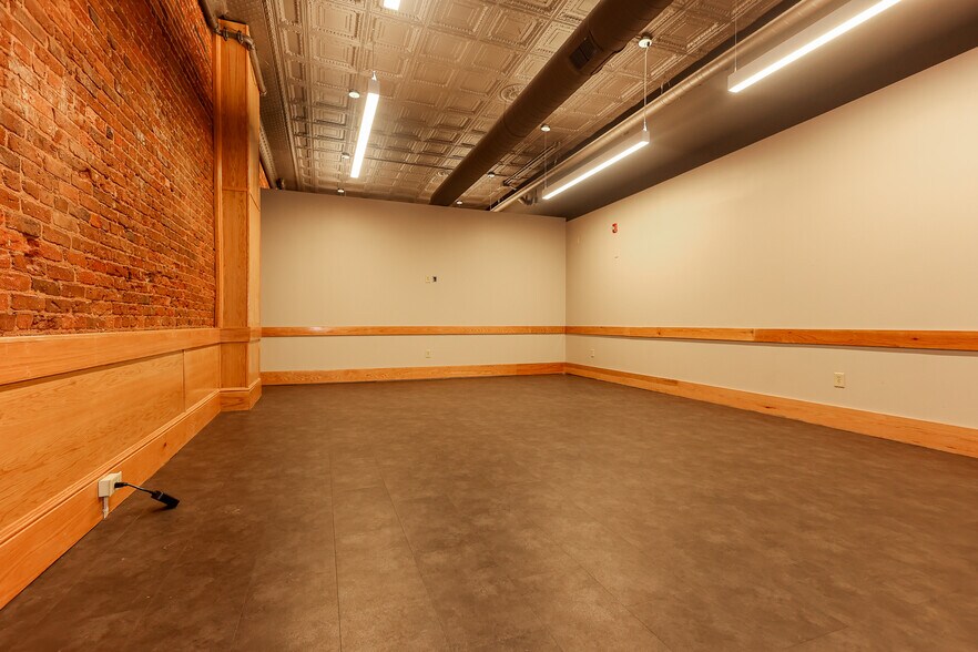 More Photos Of 154 Magnolia St, Spartanburg Storefront Retail Office For Lease