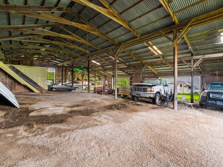 More Photos Of 1247 Illinois Dr, Knoxville Sports And Entertainment For Sale