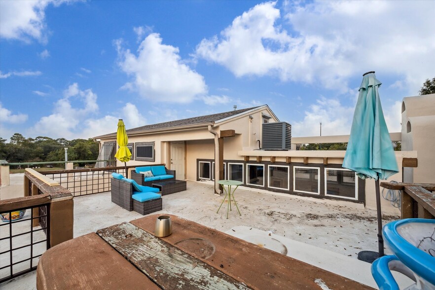 More Photos Of 614 Pine Gully Rd, Seabrook Apartments For Sale