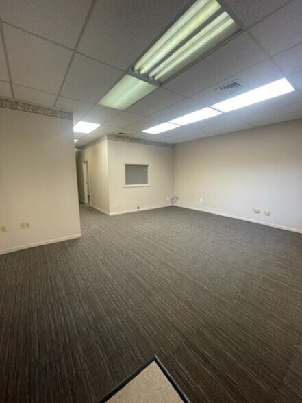 More Photos Of 6550 Lower York Rd, New Hope General Retail For Sale