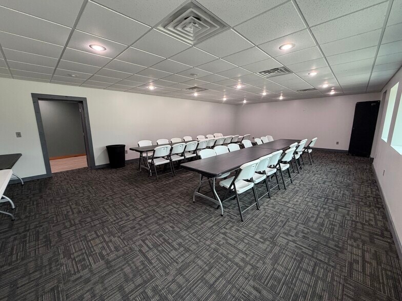 More Photos Of 516 Adams St, Mason Flex For Sale