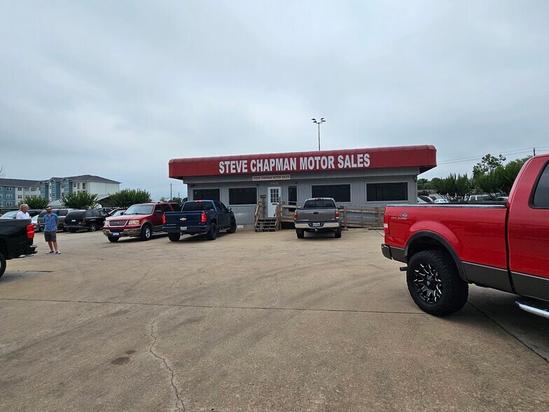 More Photos Of 5919 E Ben White Blvd, Austin Auto Dealership For Sale