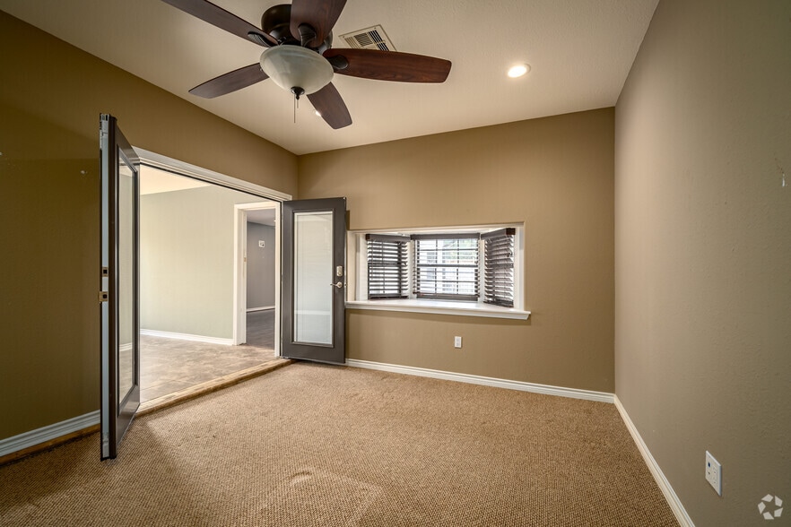 More Photos Of 1618 Callaway Dr, Alvin Warehouse For Lease