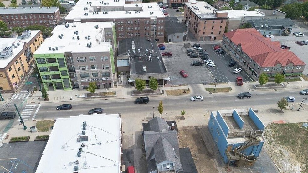 More Photos Of 409 S Walnut St, Bloomington Restaurant For Sale