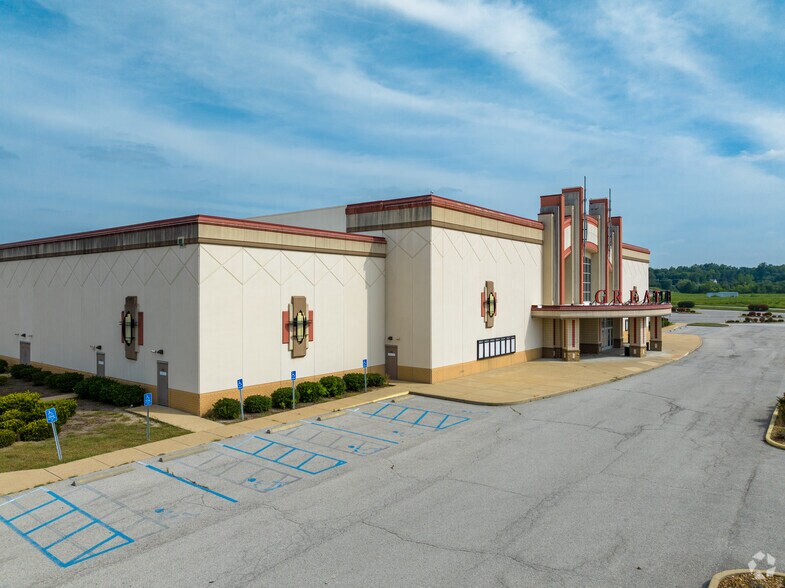 More Photos Of 754 Gravois Bluffs Blvd, Fenton Movie Theatre For Sale