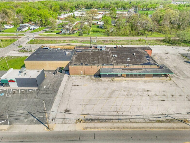 More Photos Of 3232 Central Ave, Lake Station Supermarket For Lease