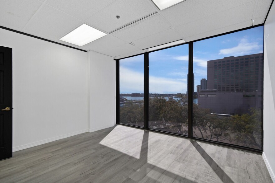 More Photos Of 233 E Bay St, Jacksonville Office For Sale
