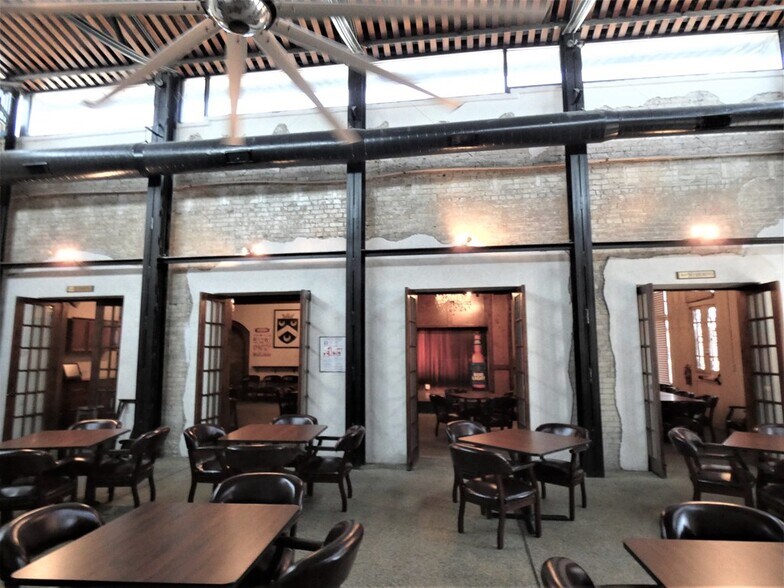 More Photos Of 119 Washington St, Beeville Restaurant For Sale