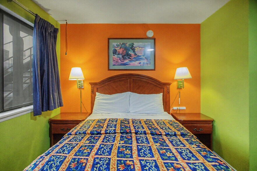 More Photos Of 801 W Broadway Ave, Bloomfield Hotel For Sale