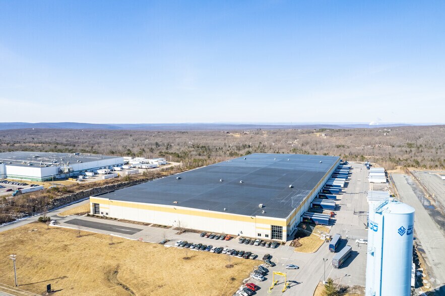 More Photos Of 68 Green Mountain Rd, Hazleton Warehouse For Lease