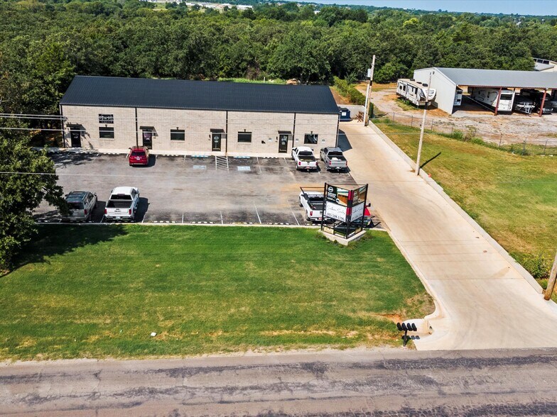 More Photos Of 801 S Tyler Ave, Blanchard Office For Sale