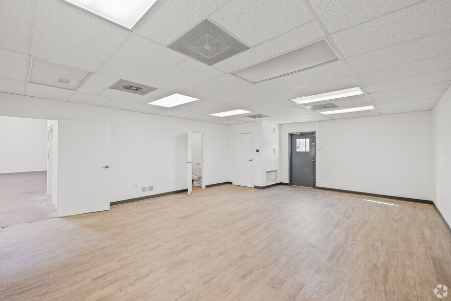 More Photos Of 2661-2669 Ludelle St, Fort Worth Unknown For Lease