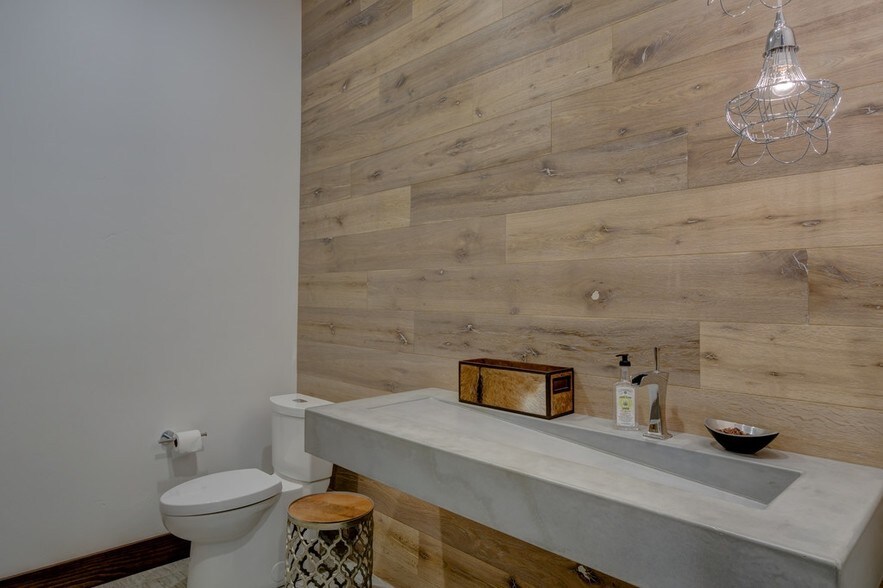 More Photos Of 6115 New Copeland Rd, Tyler Medical For Sale