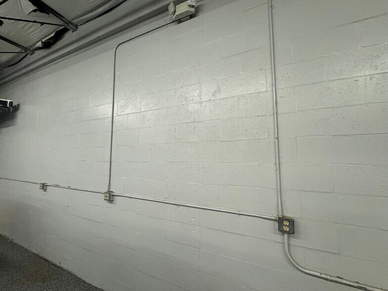 More Photos Of 921 SE 15th Ave, Cape Coral Industrial For Sale