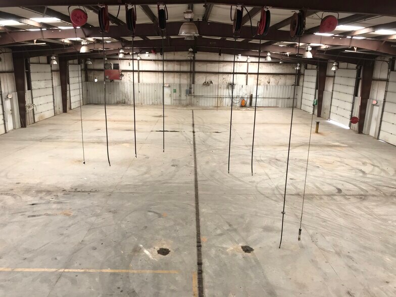 More Photos Of 13031 Veterans Memorial Hwy, Douglasville Warehouse For Lease