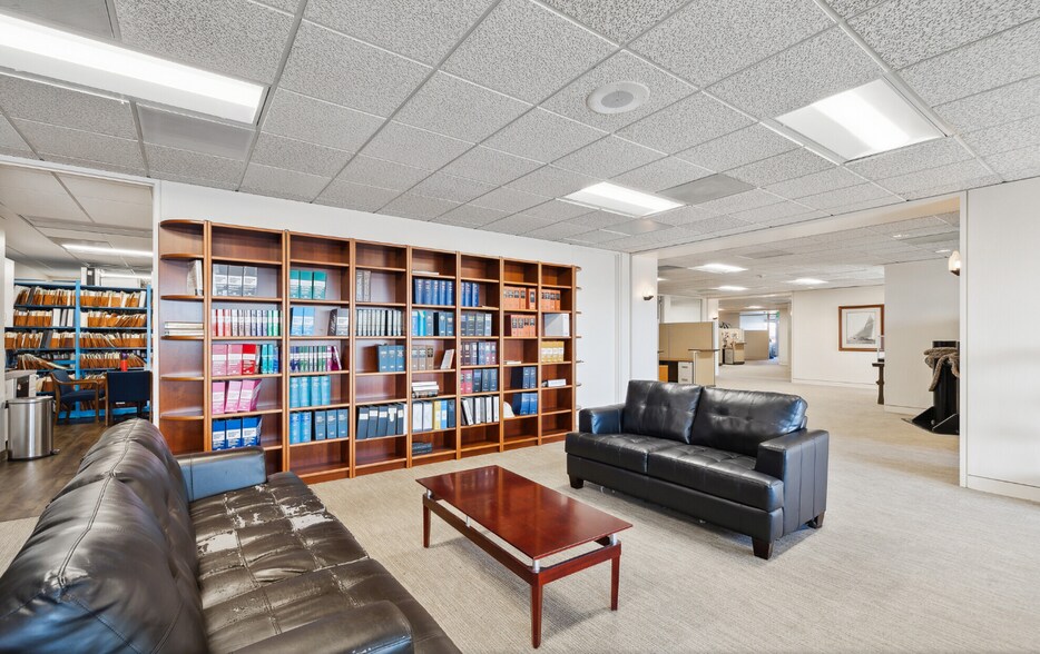 More Photos Of 900 Front St, San Francisco Office For Lease
