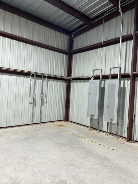 More Photos Of 8503 Lava Hill Rd, Austin Warehouse For Lease