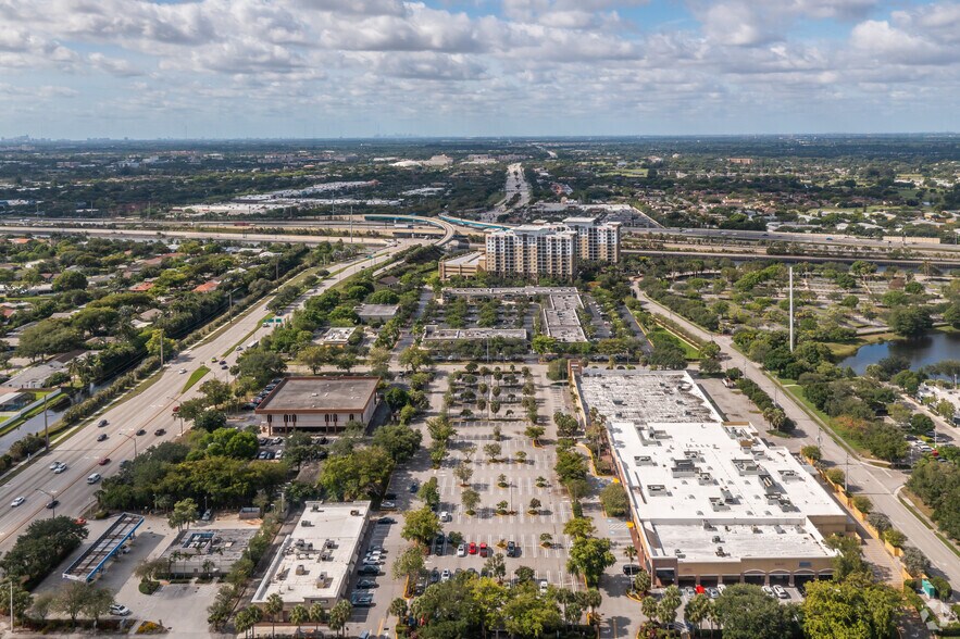 More Photos Of 7676 Peters Rd, Plantation Freestanding For Lease