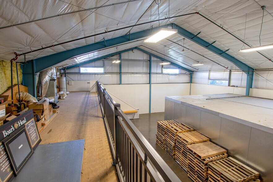 More Photos Of 692 N Aylor Ct, Sisters Warehouse For Lease