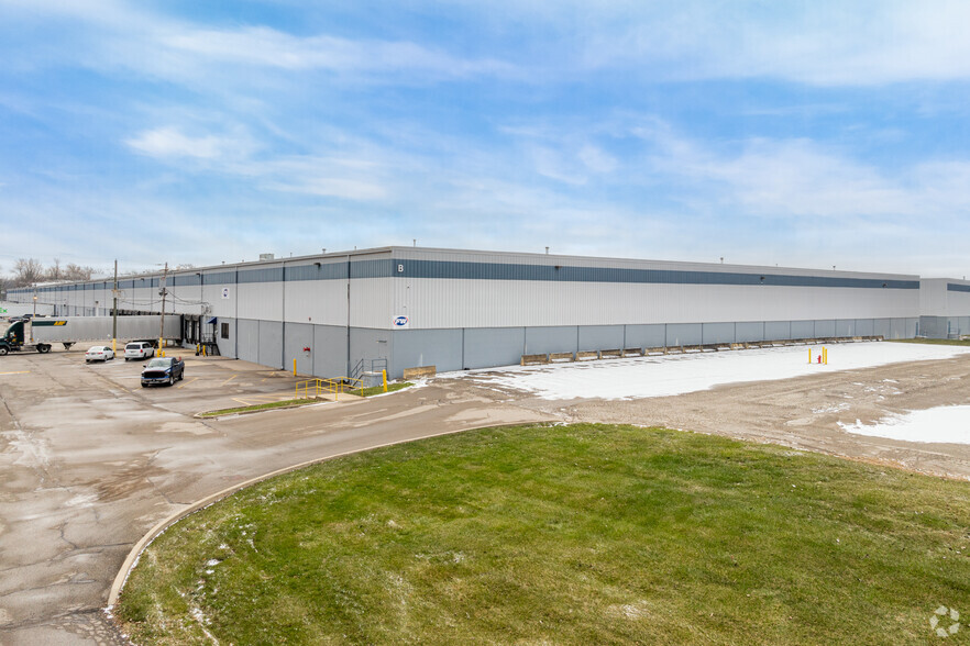 Primary Photo Of 221 S Franklin Rd, Indianapolis Warehouse For Lease