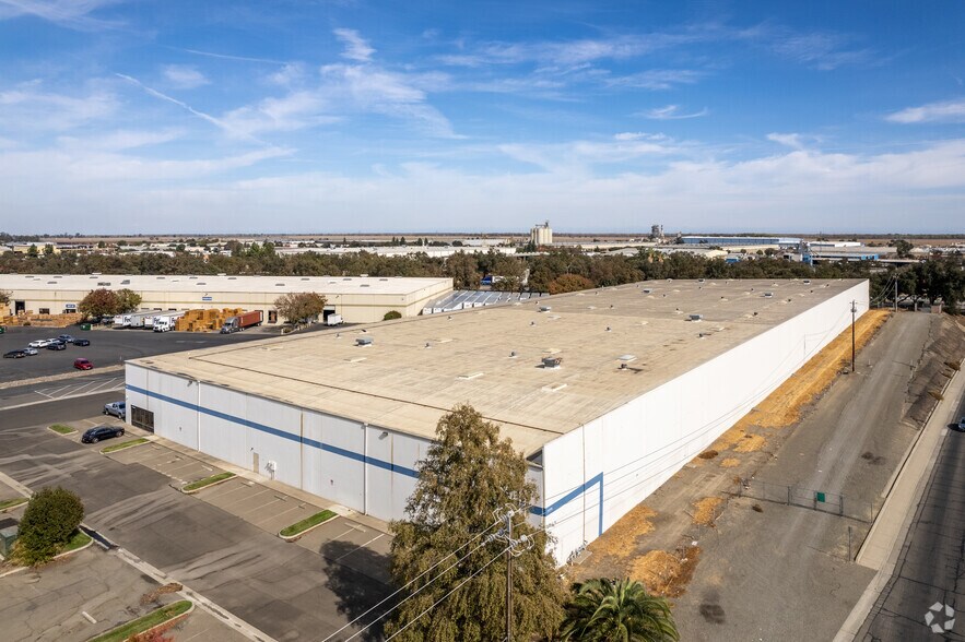 More Photos Of 1429 E Beamer St, Woodland Distribution For Lease