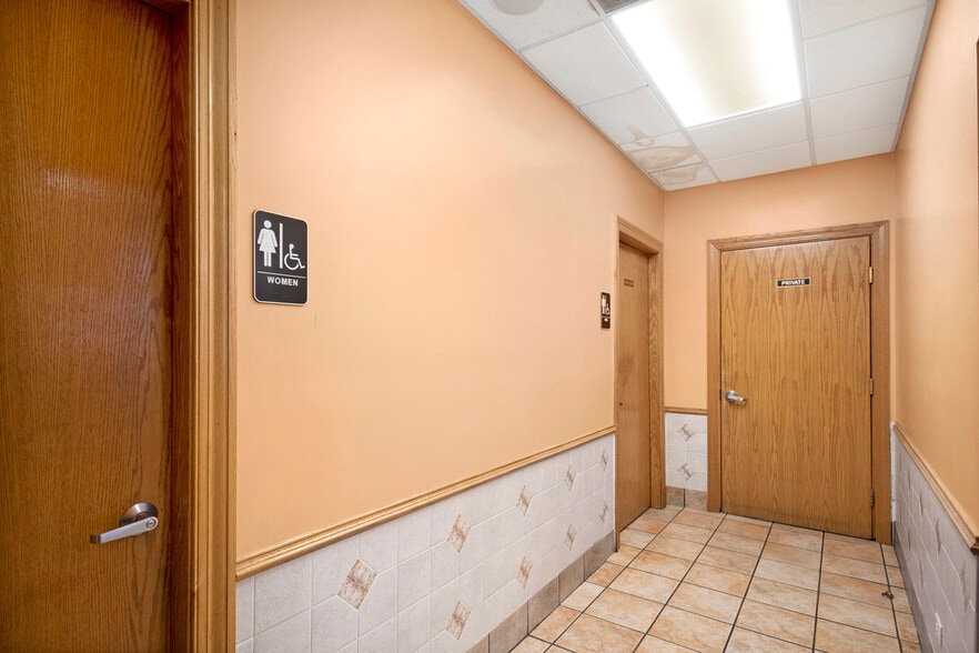 More Photos Of 1015 E Ogden Ave, Naperville Fast Food For Sale