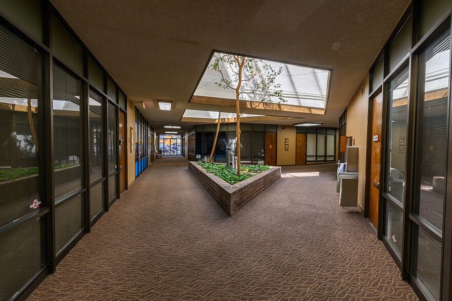 More Photos Of 9100 S Sepulveda Blvd, Los Angeles Office For Lease