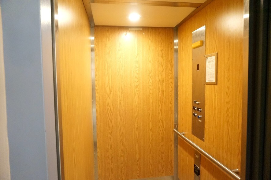 More Photos Of 6973 Grand Ave, Maspeth Office Residential For Lease